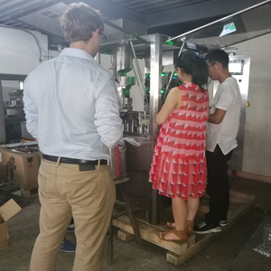 Brazil ujian pelanggan dan memeriksa mesin pengisian kapsul cair yang dibeli